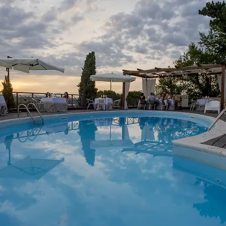 Castello Chiola Dimora Storica Hotel Loreto Aprutino