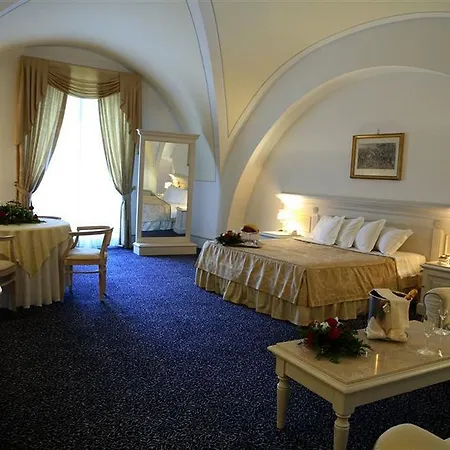 Castello Chiola Dimora Storica 4*