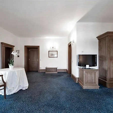 Castello Chiola Dimora Storica 4* 洛雷托·阿普鲁蒂诺