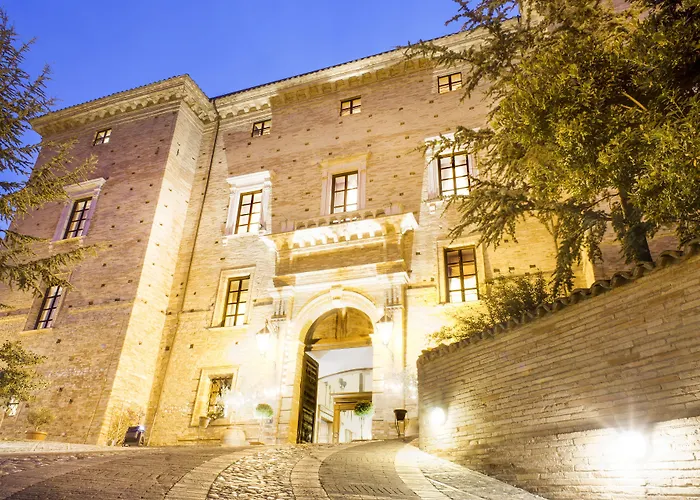 Castello Chiola Dimora Storica Hotel Loreto Aprutino