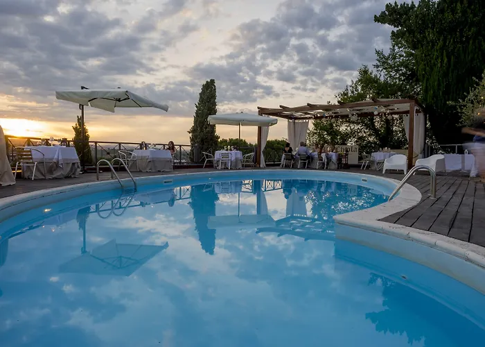 Castello Chiola Dimora Storica Hotel Loreto Aprutino